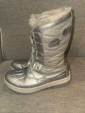 Sorel Disney Frozen Silver Metallic Quilted Winter Boot size 2 Youth